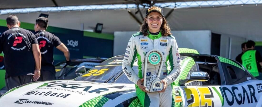 Tatiana Calderón hace historia: primera mujer en ganar en NASCAR Brasil